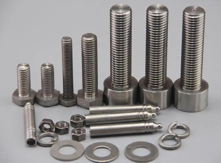 What are the differences between screws,